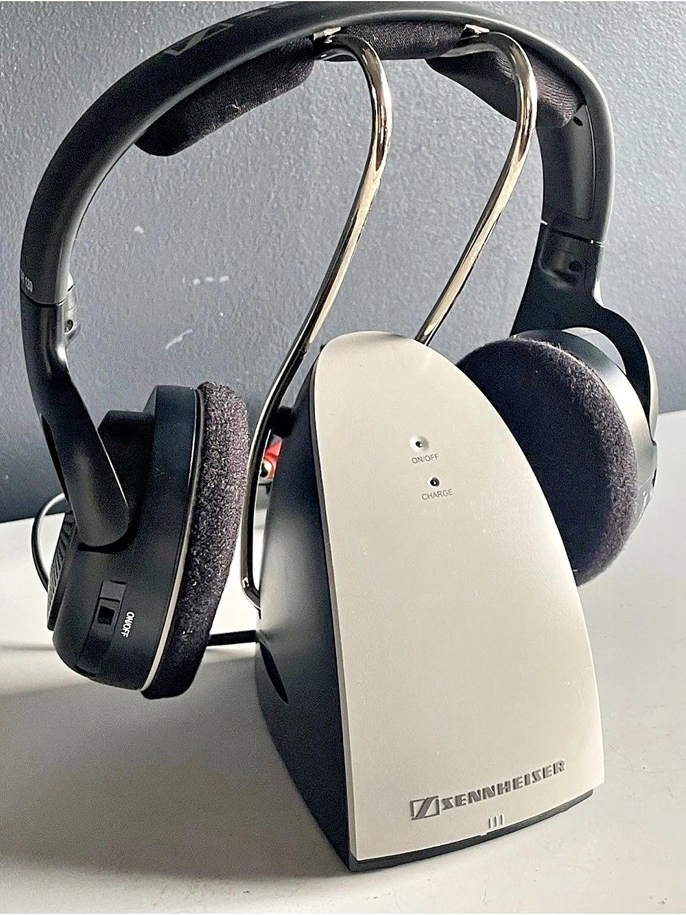Sennheiser HDR 120 Wireless Headphones Black & White - Picture 12 of 16